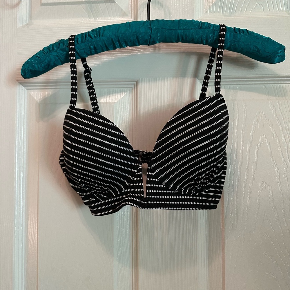Black & White Stripe Push-Up Swim Top - Women Swim